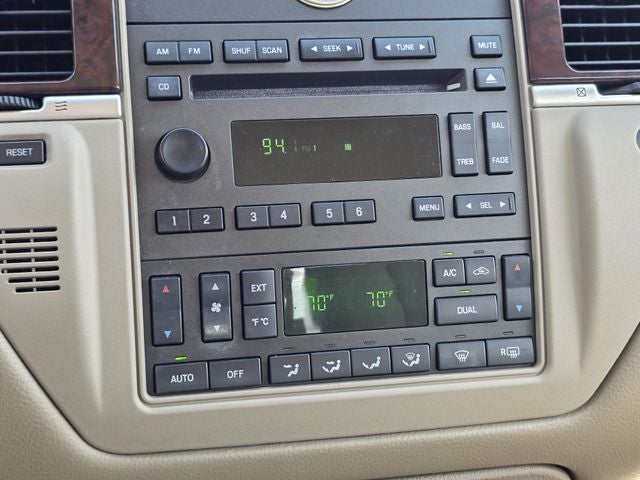 2006 Lincoln Town Car Signature