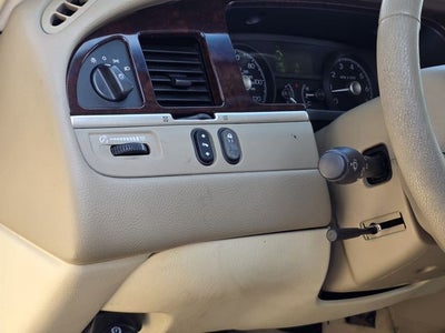 2006 Lincoln Town Car Signature