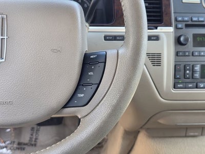 2006 Lincoln Town Car Signature