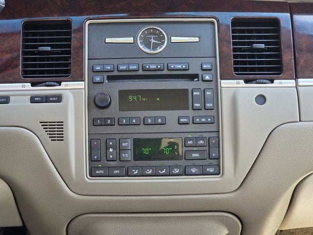 2006 Lincoln Town Car Signature
