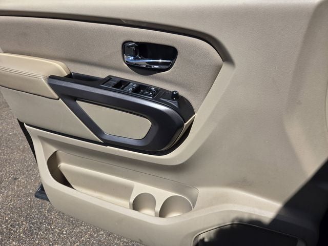 2015 Nissan Titan SV