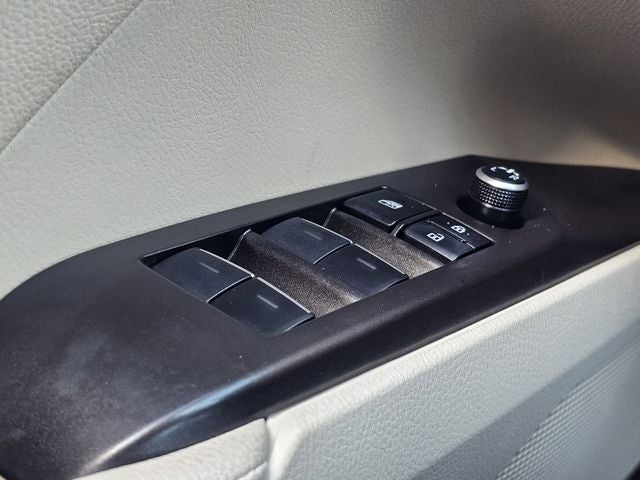 2023 Toyota Camry Hybrid XLE