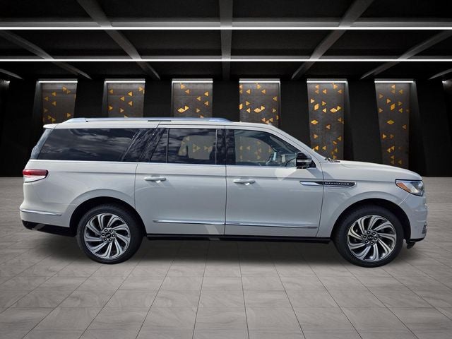 2023 Lincoln Navigator L Reserve