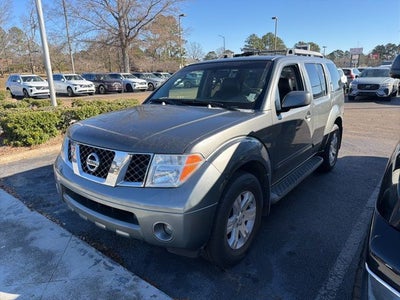 2005 Nissan Pathfinder LE