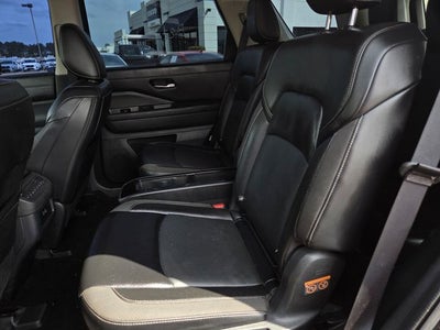 2024 Nissan Pathfinder SL