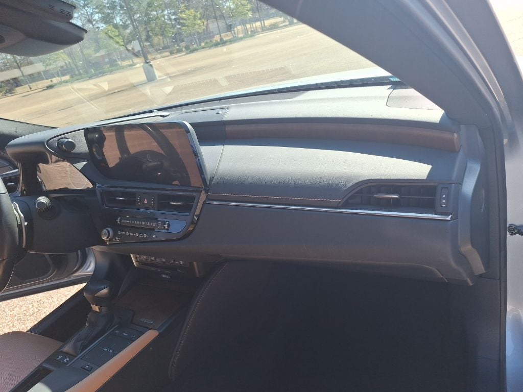 2022 Lexus ES 300h Ultra Luxury