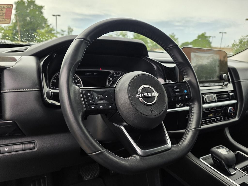2022 Nissan Pathfinder SV