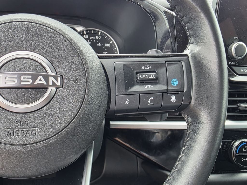 2022 Nissan Pathfinder SV