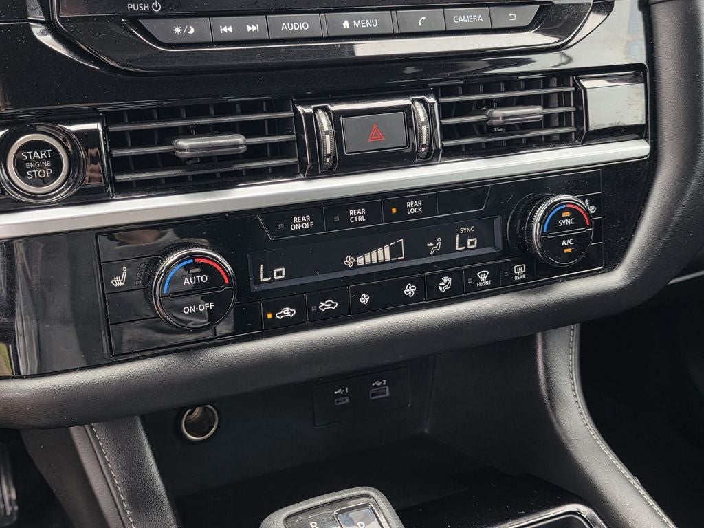 2022 Nissan Pathfinder SV