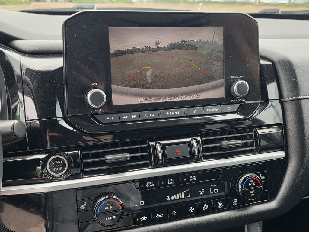 2022 Nissan Pathfinder SV
