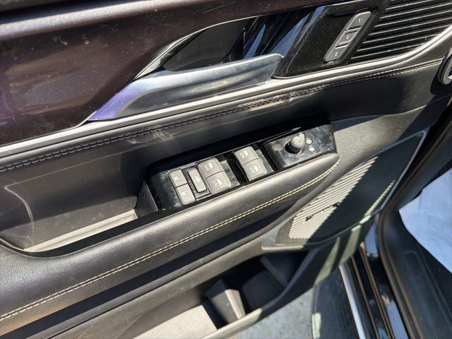 2023 Jeep Wagoneer Base