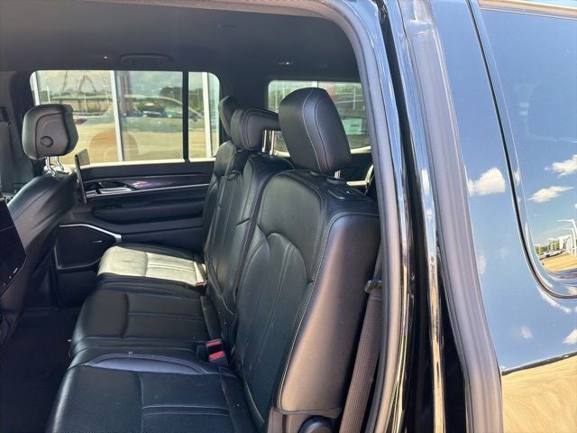 2023 Jeep Wagoneer Base