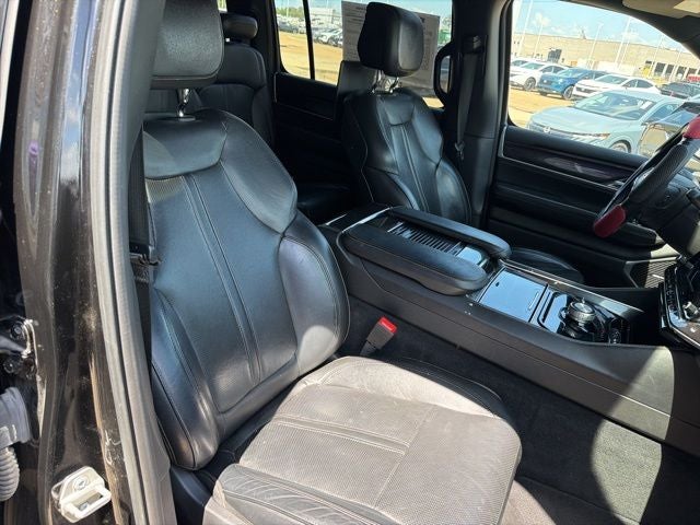 2023 Jeep Wagoneer Base