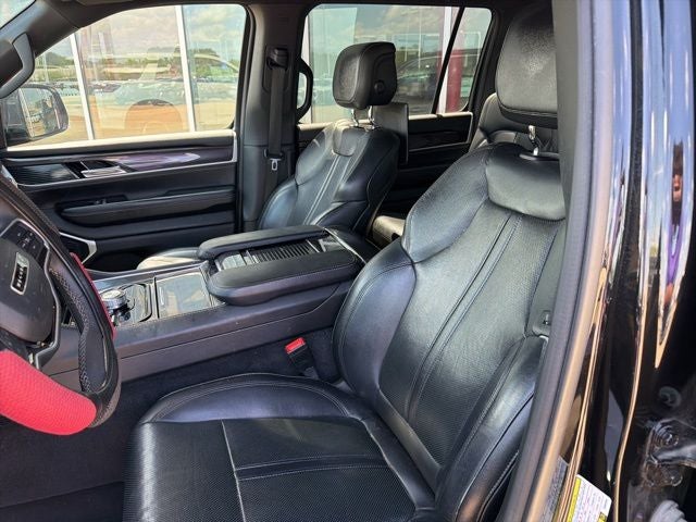 2023 Jeep Wagoneer Base