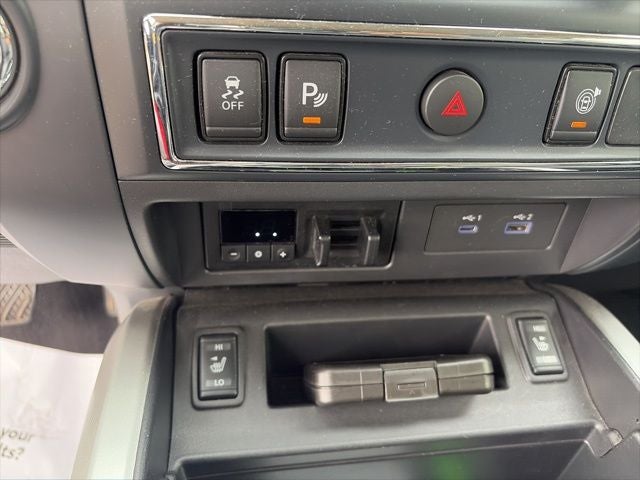 2023 Nissan Titan SV