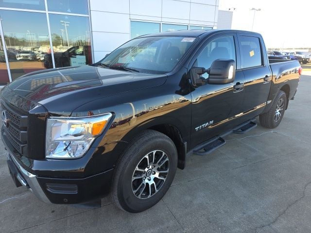 2023 Nissan Titan SV