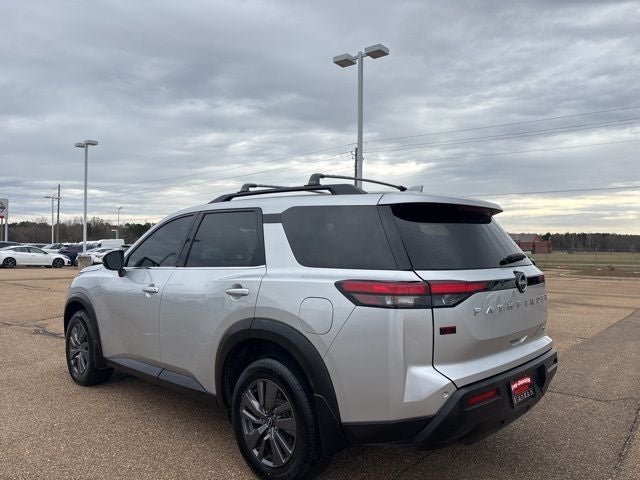 2024 Nissan Pathfinder SV