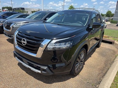 2024 Nissan Pathfinder SL