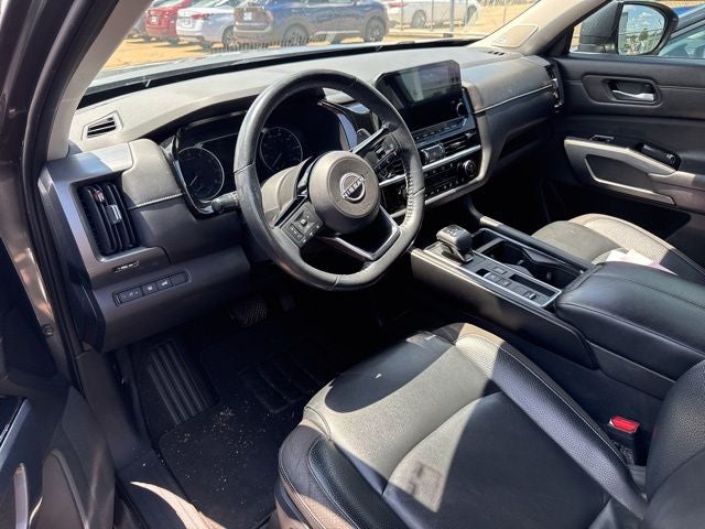 2022 Nissan Pathfinder SL