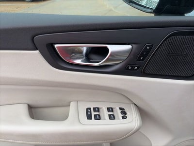 2023 Volvo XC60 B5 Plus Dark Theme