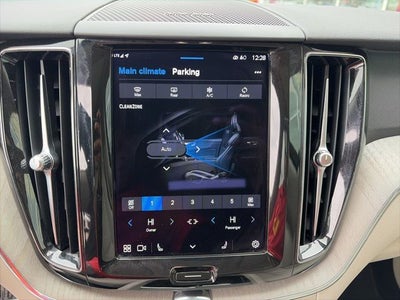 2023 Volvo XC60 B5 Plus Dark Theme