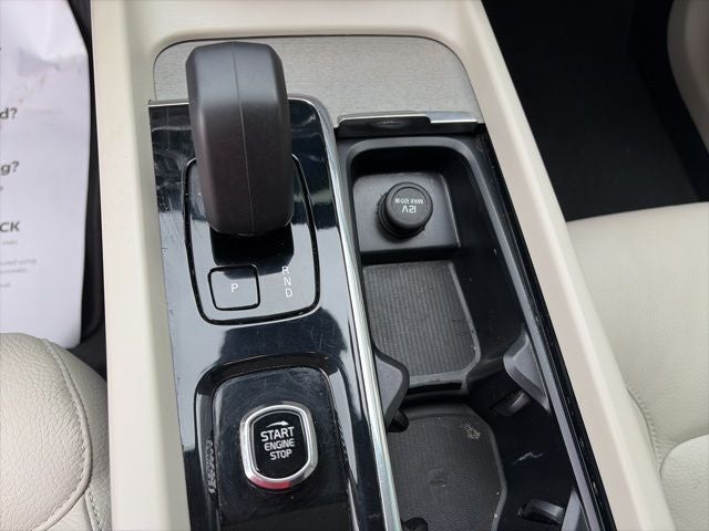 2023 Volvo XC60 B5 Plus Dark Theme