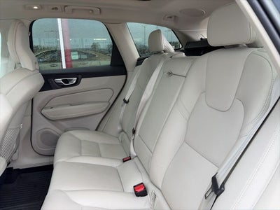 2023 Volvo XC60 B5 Plus Dark Theme