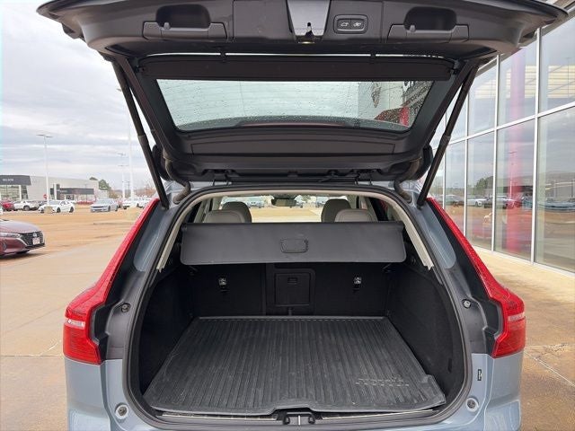 2023 Volvo XC60 B5 Plus Dark Theme