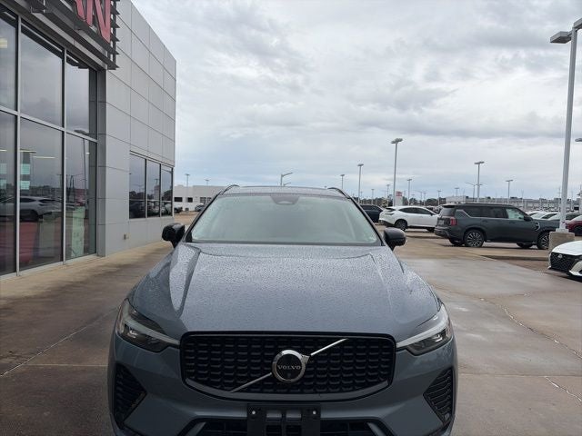 2023 Volvo XC60 B5 Plus Dark Theme