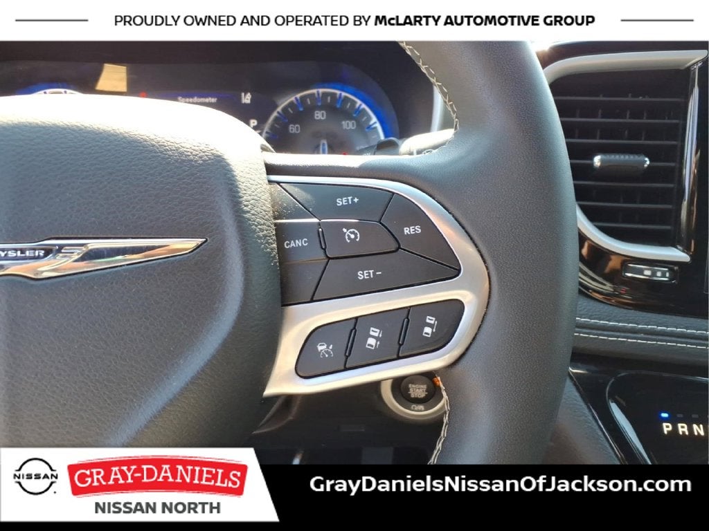 2025 Chrysler Pacifica Select
