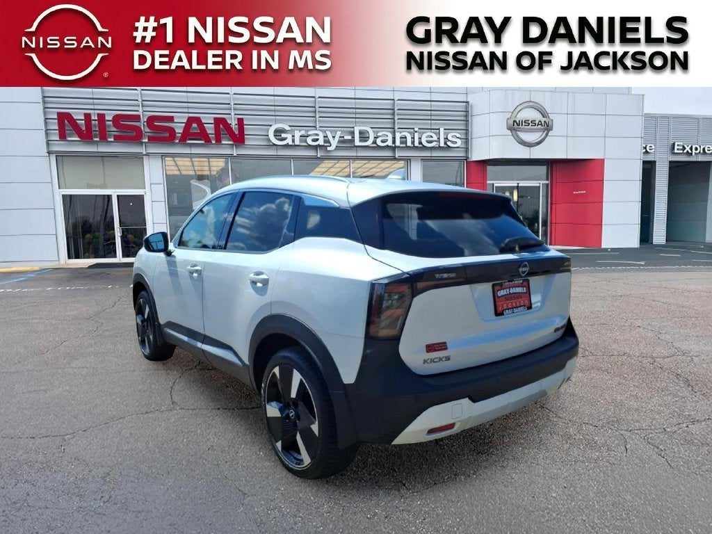 2025 Nissan Kicks SR