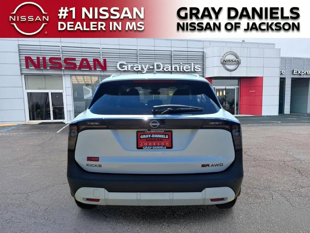 2025 Nissan Kicks SR