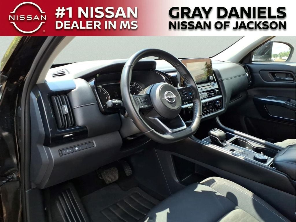 2024 Nissan Pathfinder SV