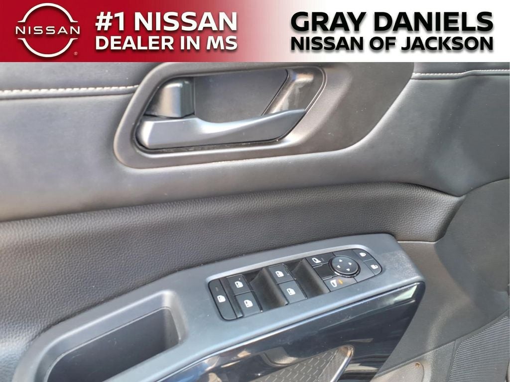 2024 Nissan Pathfinder SV