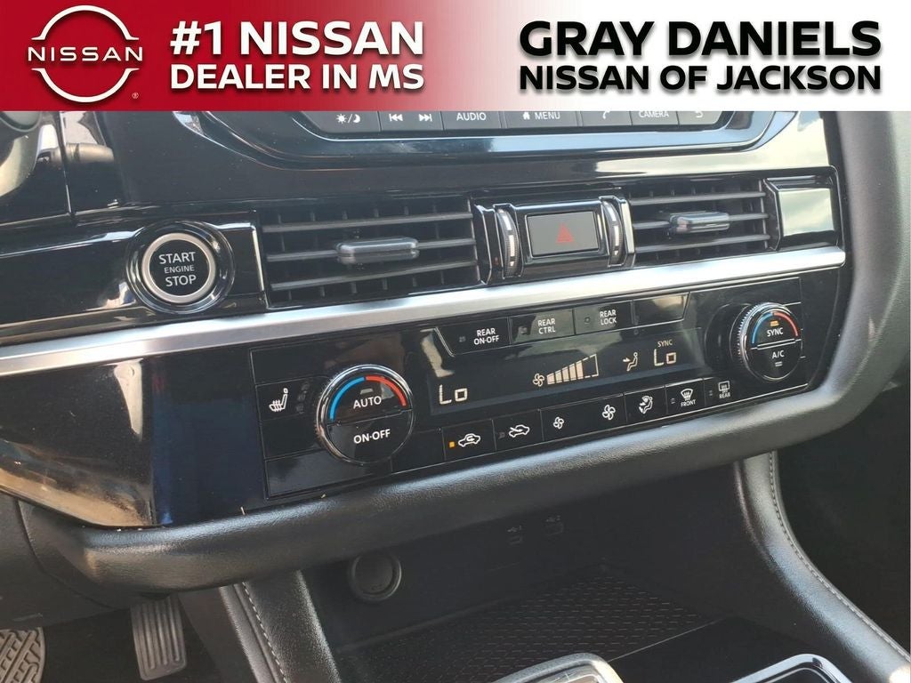 2024 Nissan Pathfinder SV