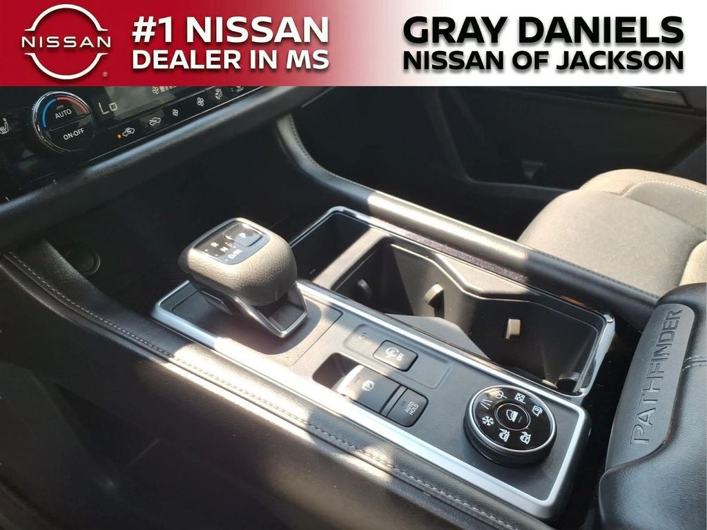 2024 Nissan Pathfinder SV