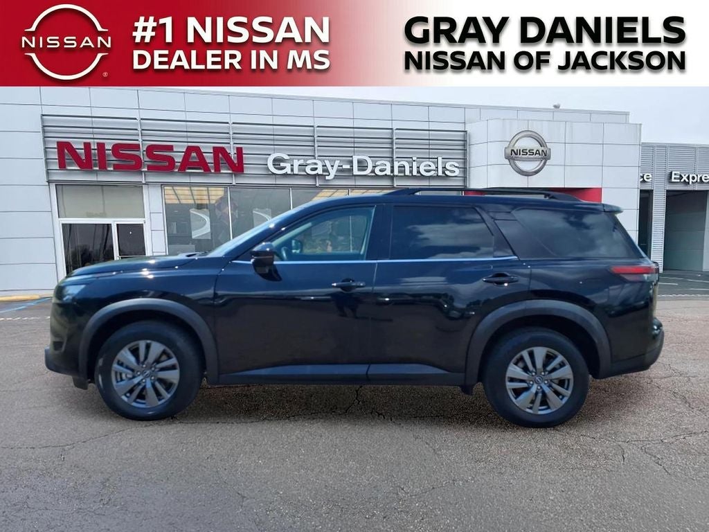 2024 Nissan Pathfinder SV