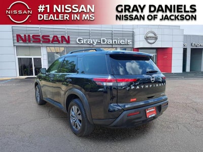2024 Nissan Pathfinder SV