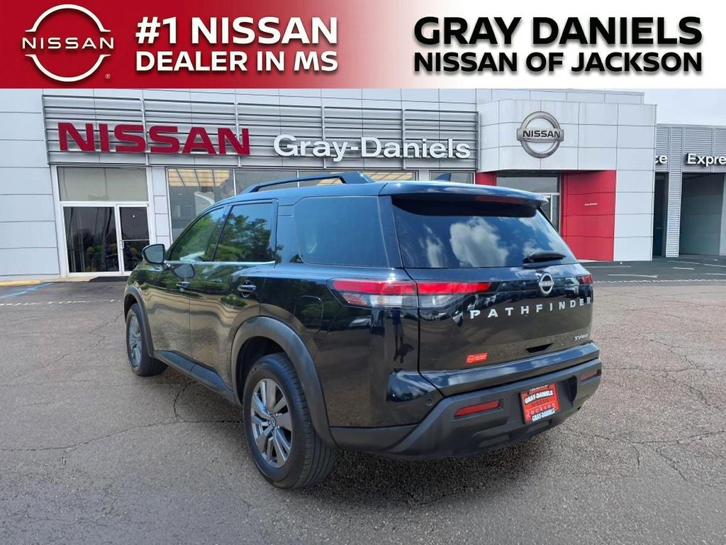 2024 Nissan Pathfinder SV
