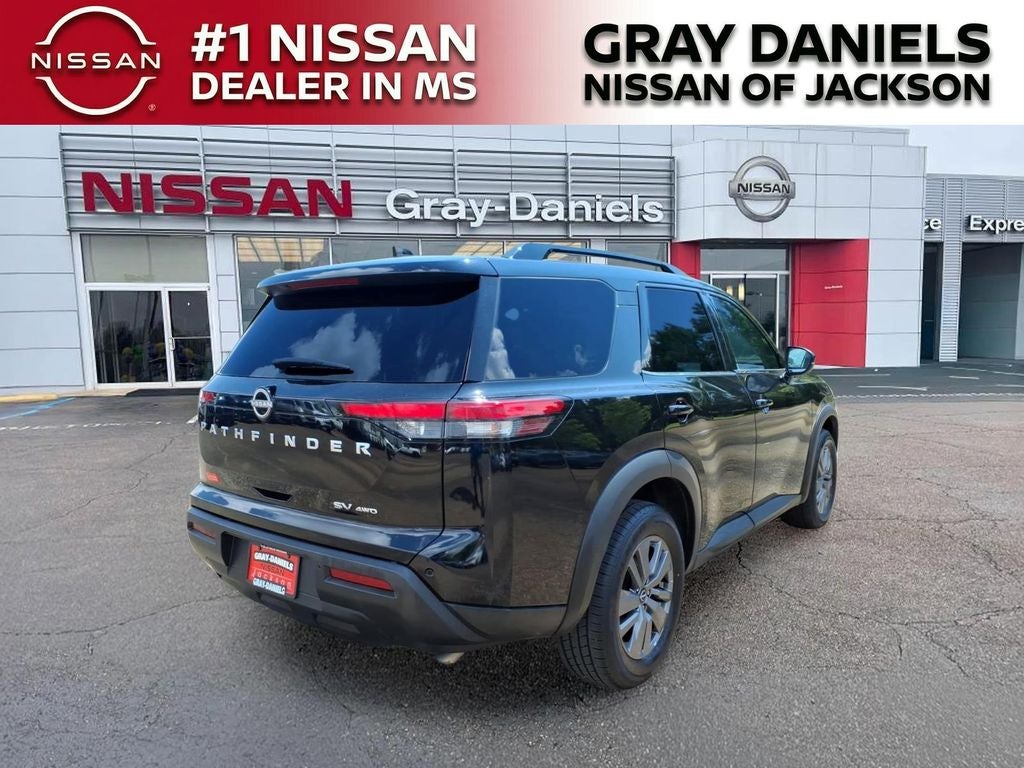 2024 Nissan Pathfinder SV