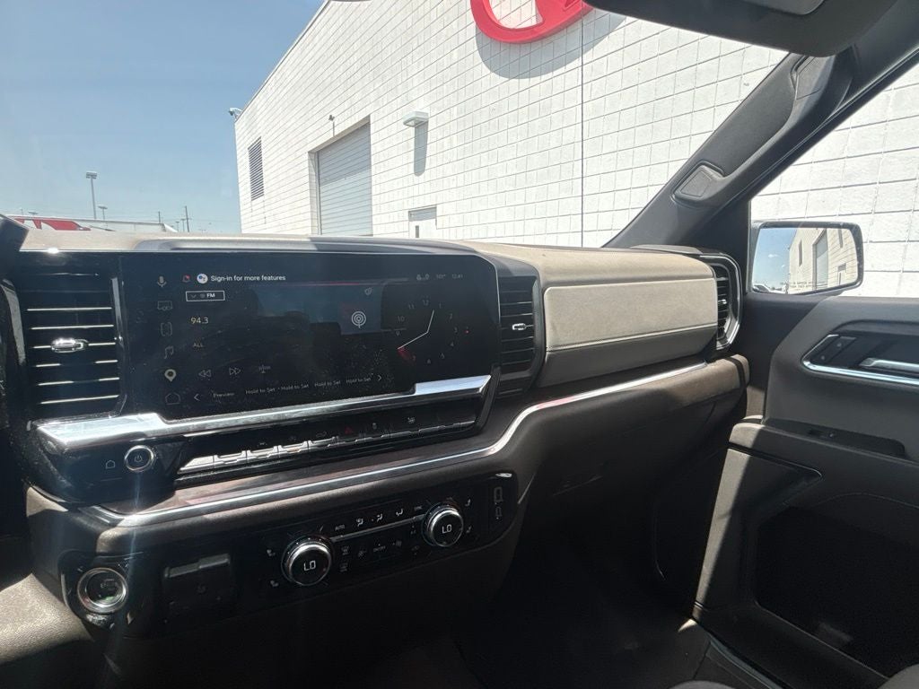 2025 GMC Sierra 1500 SLT