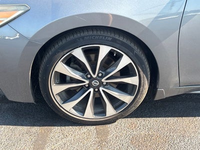 2017 Nissan Maxima SR