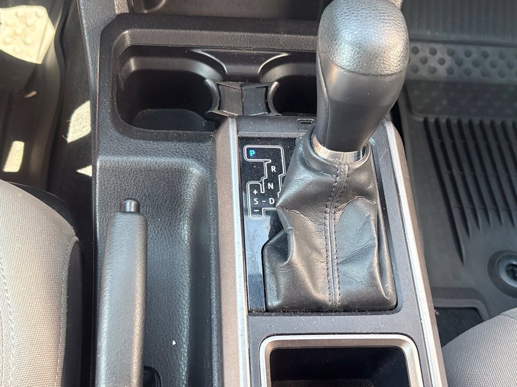 2022 Toyota Tacoma SR5 V6
