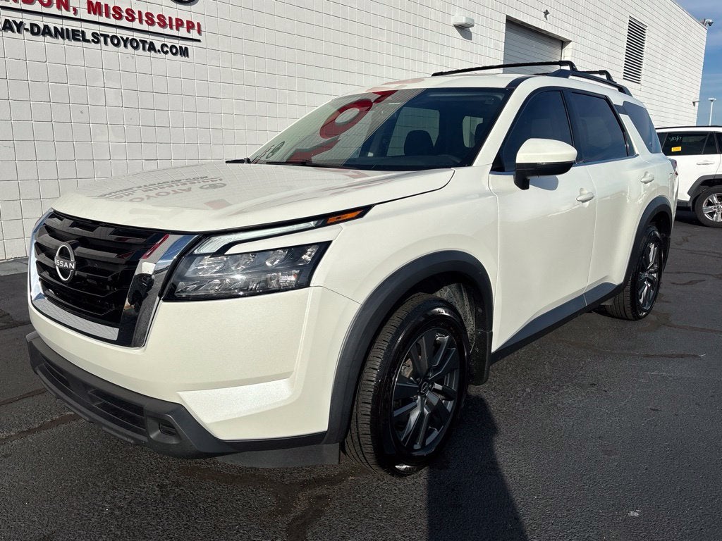 2023 Nissan Pathfinder SV