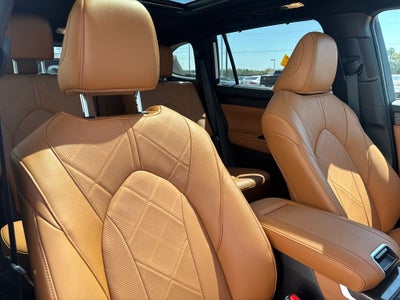 2025 Toyota Highlander Base