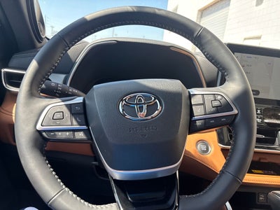 2025 Toyota Highlander Base