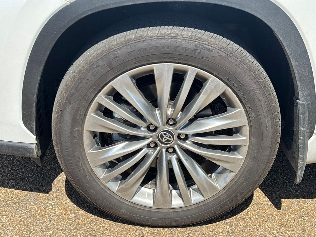 2025 Toyota Highlander Base