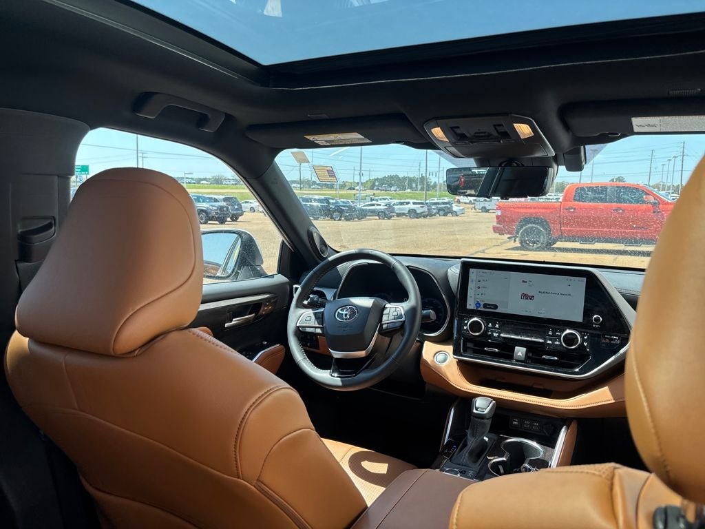 2025 Toyota Highlander Base