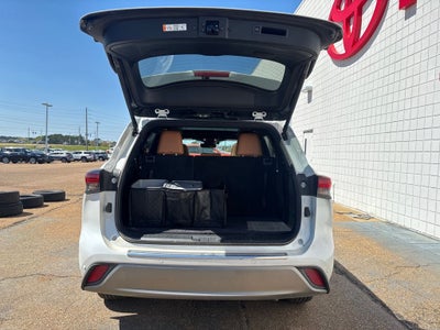 2025 Toyota Highlander Base