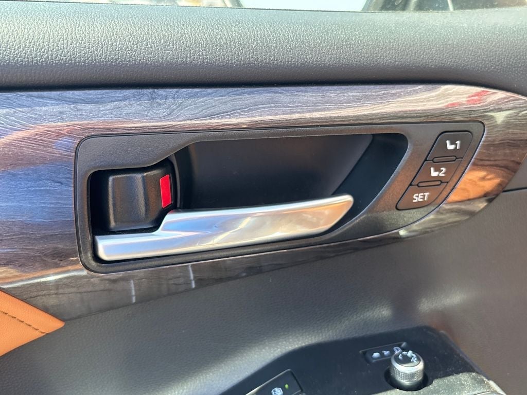 2025 Toyota Highlander Base